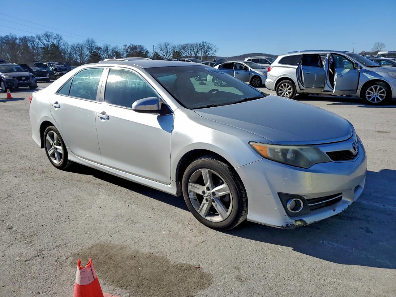 Toyota Camry Base Image 12