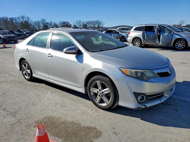 Toyota Camry Base Image 12