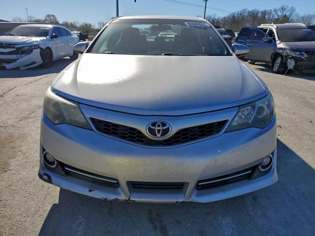 Toyota Camry Base Image 4