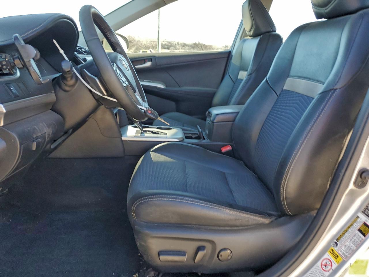 Toyota Camry Base Image 11