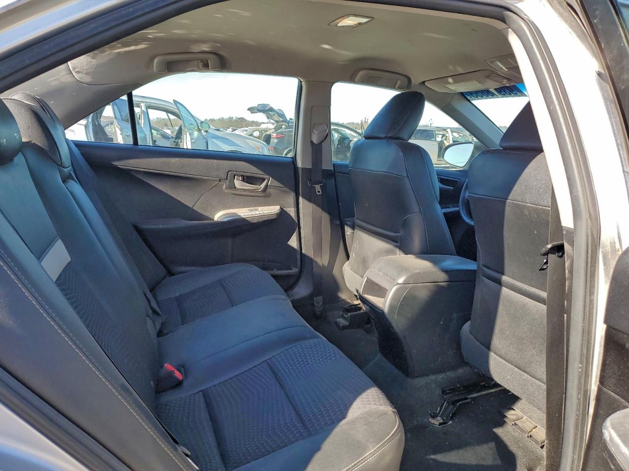 Toyota Camry Base Image 2