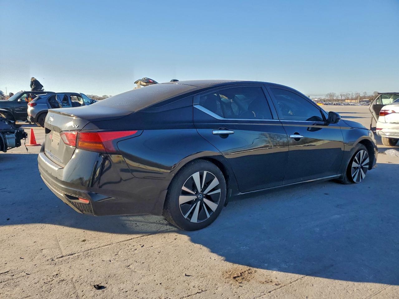 Nissan Altima Sv Image 2