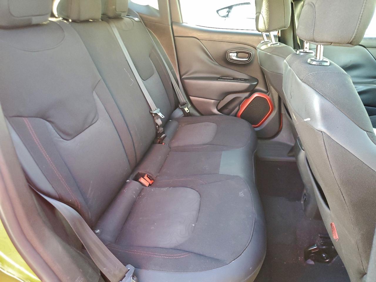 Jeep Renegade Trailhawk Image 12