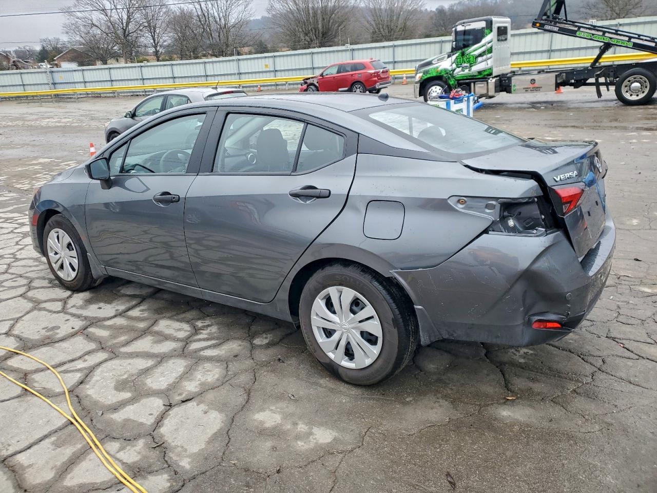 Nissan Versa S Image 3