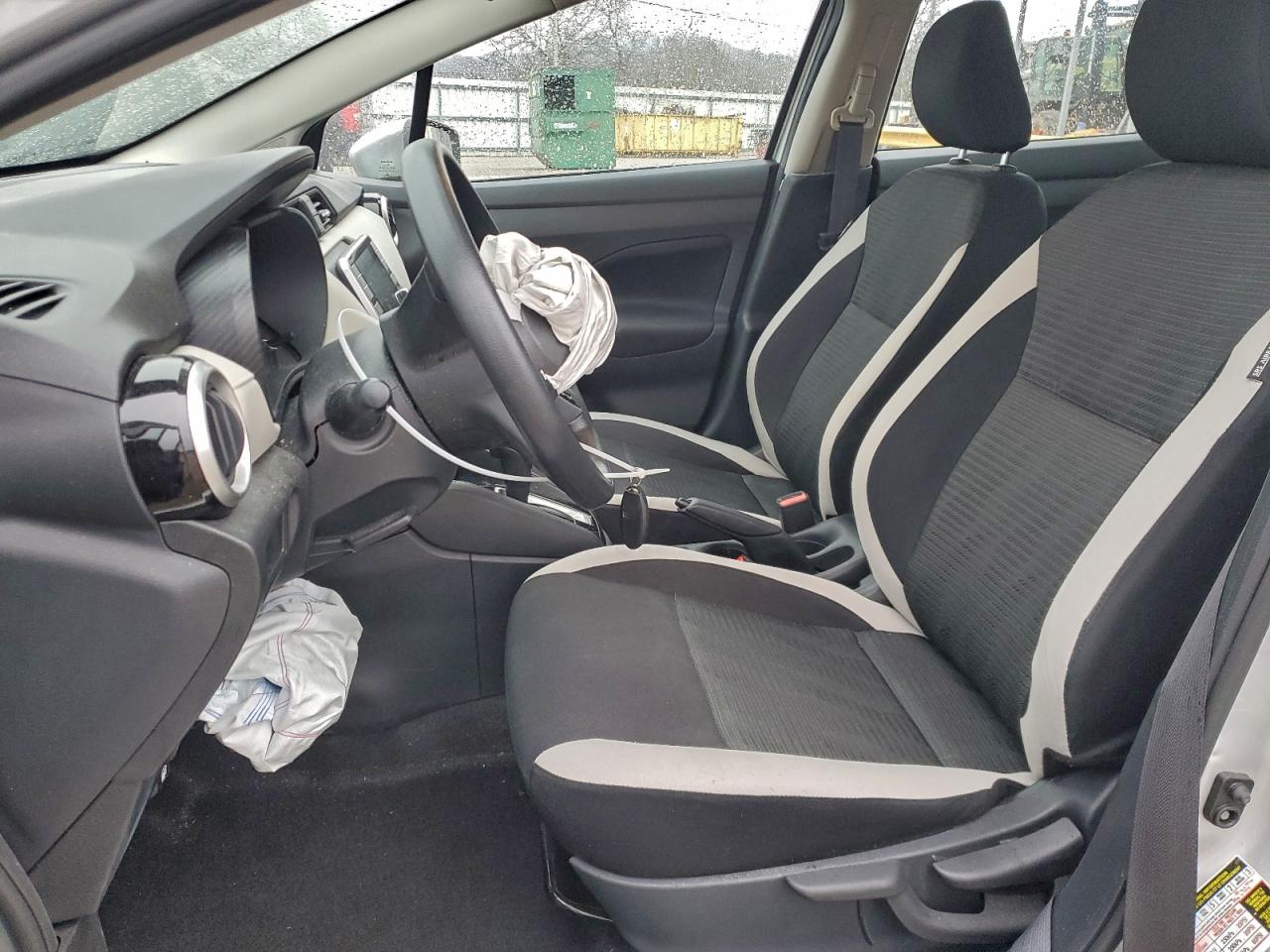 Nissan Versa Sv Image 4