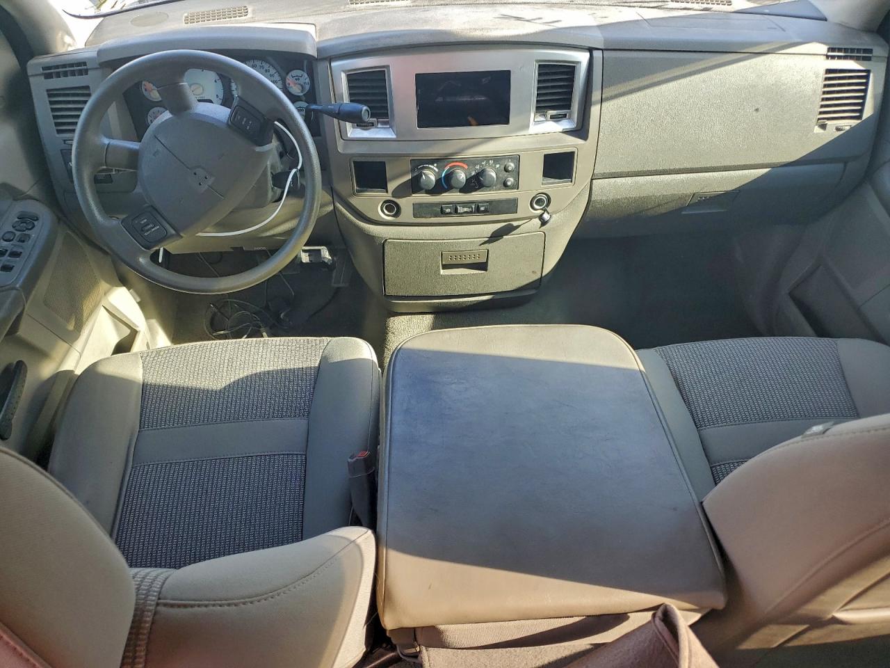 Dodge Ram 2500 St Image 4