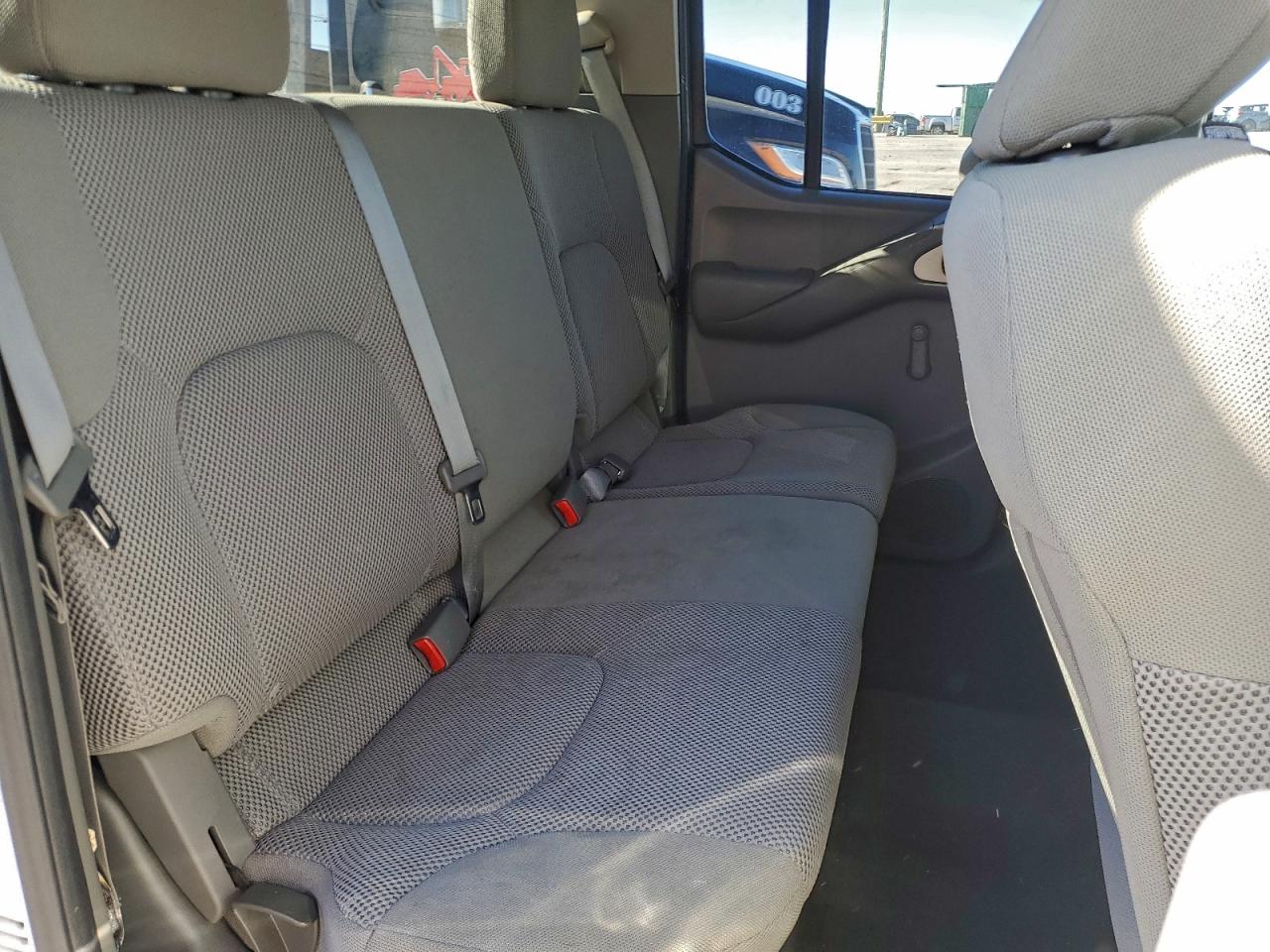 Nissan Frontier S Image 10