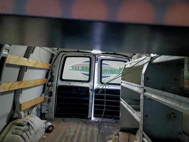 Chev Express Image 12