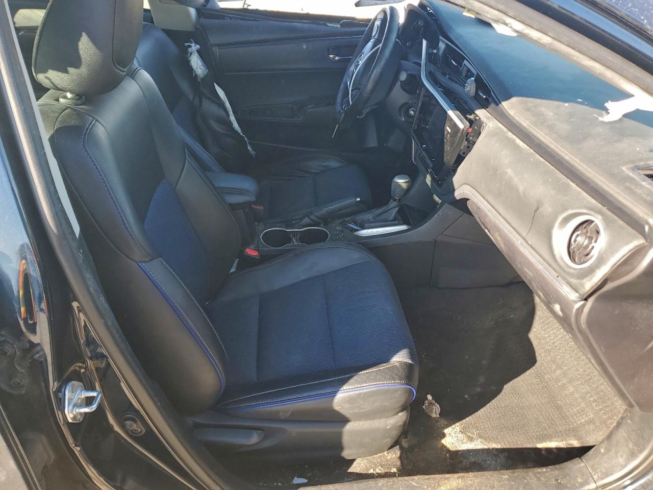 Toyota Corolla L Image 7