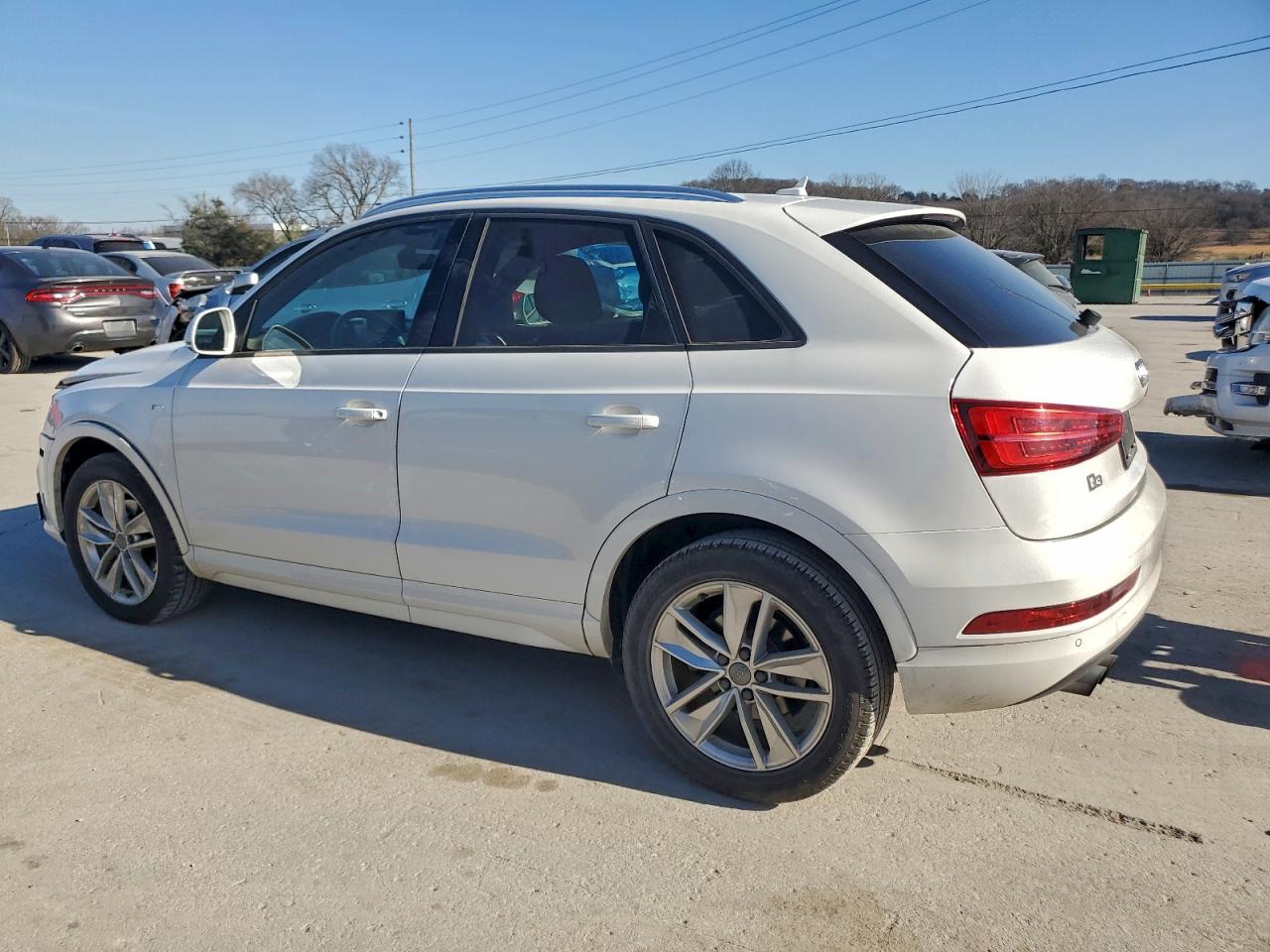 Audi Q3 Premium Image 10