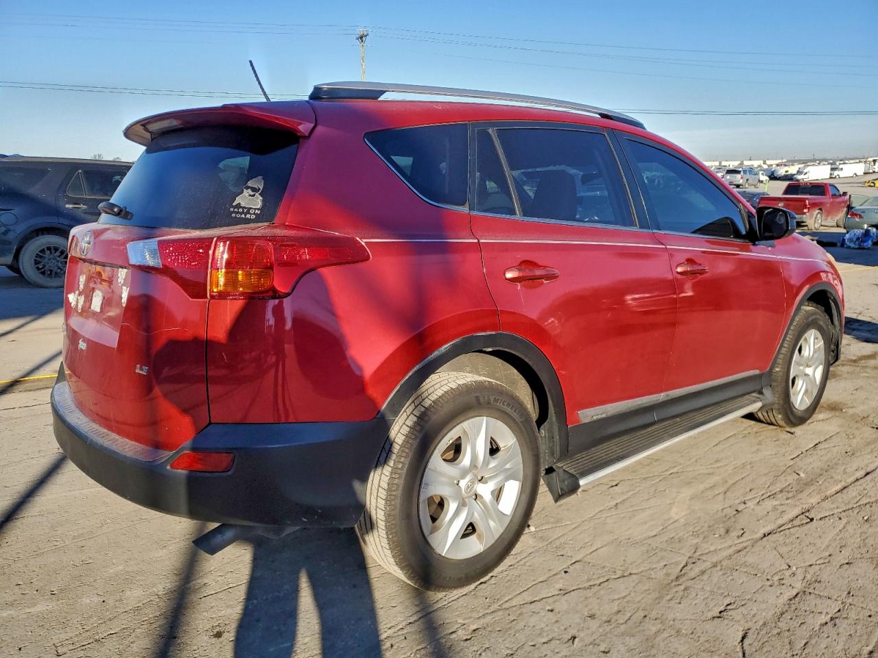 Toyota RAV4 Le Image 12