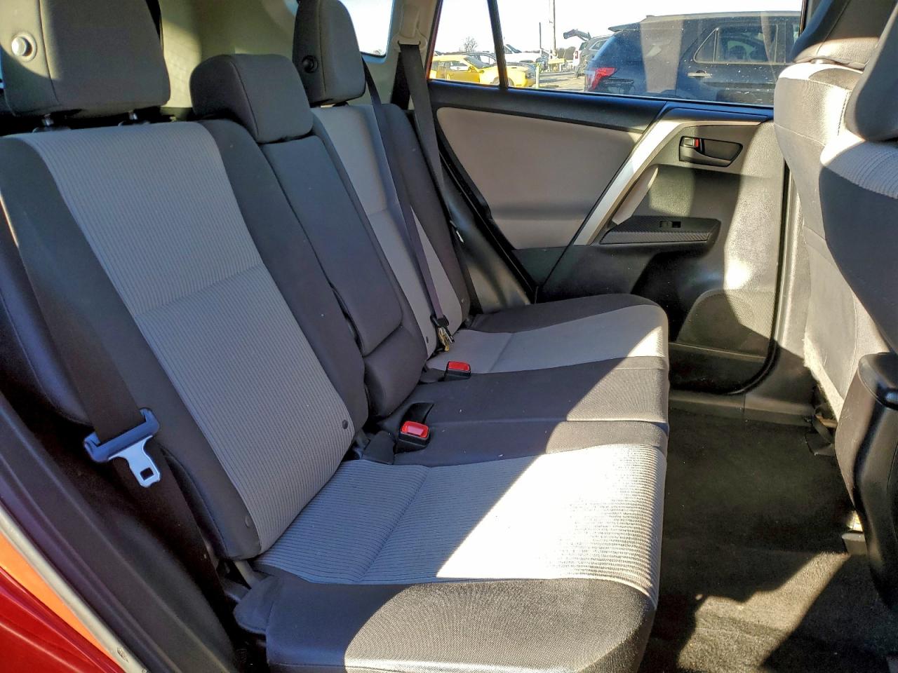 Toyota RAV4 Le Image 9