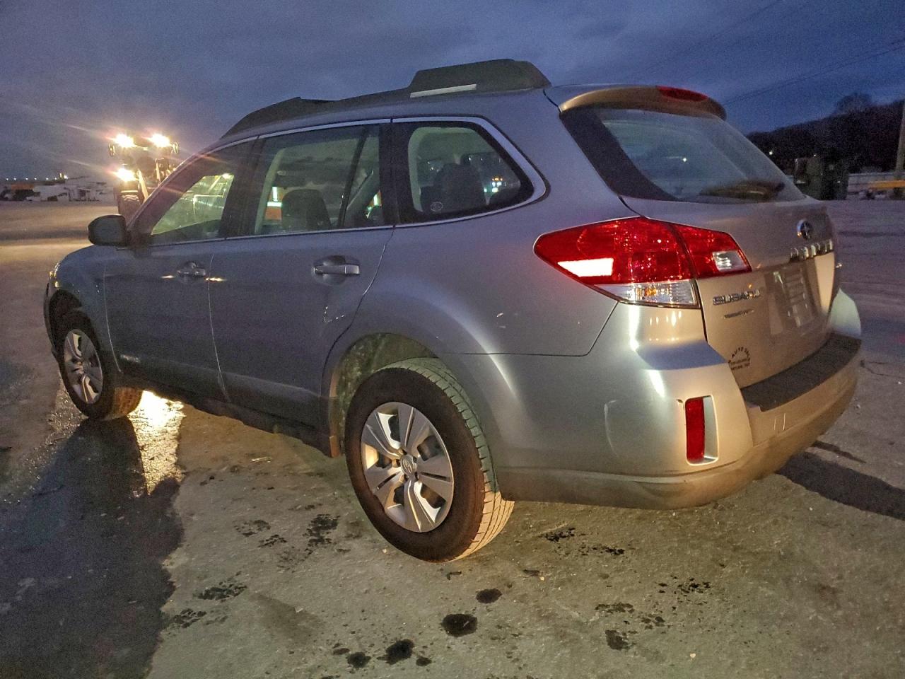 Subaru Outback 2.5i Image 3