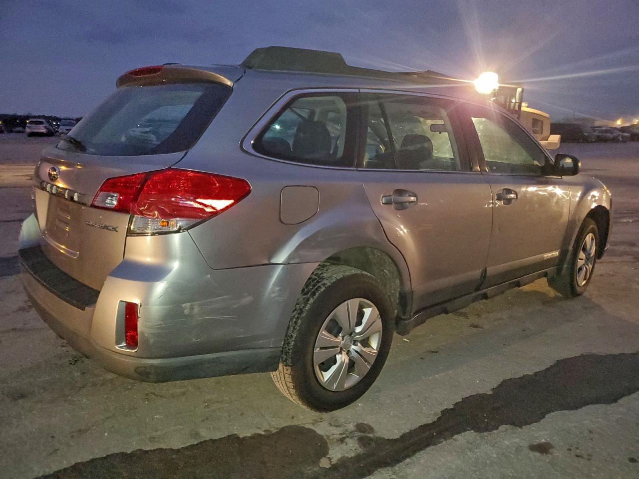 Subaru Outback 2.5i Image 11