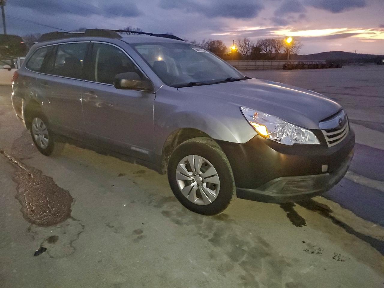 Subaru Outback 2.5i Image 4