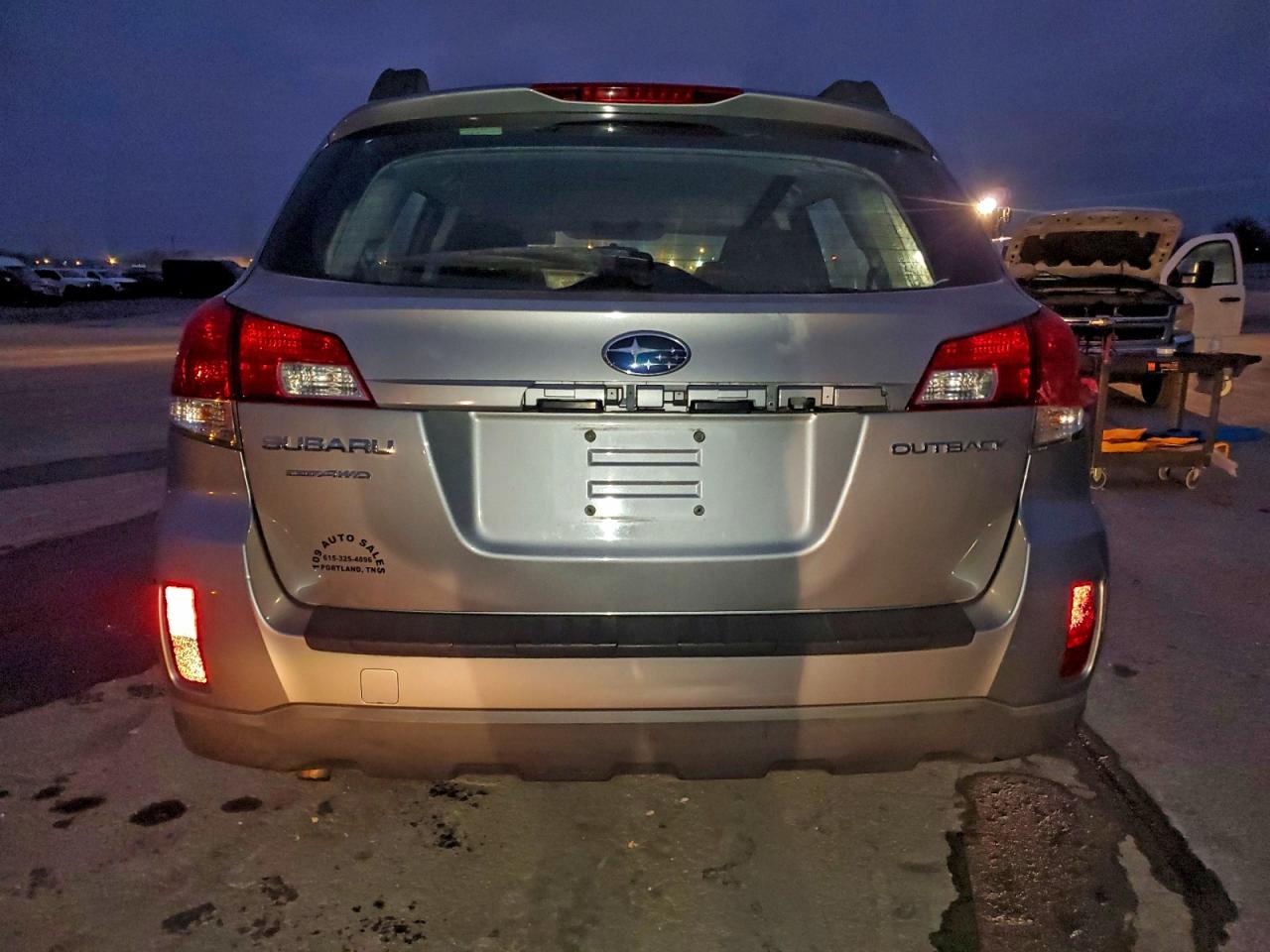 Subaru Outback 2.5i Image 9