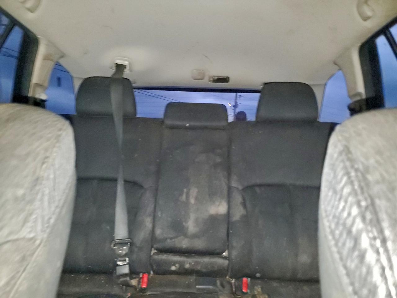 Subaru Outback 2.5i Image 10