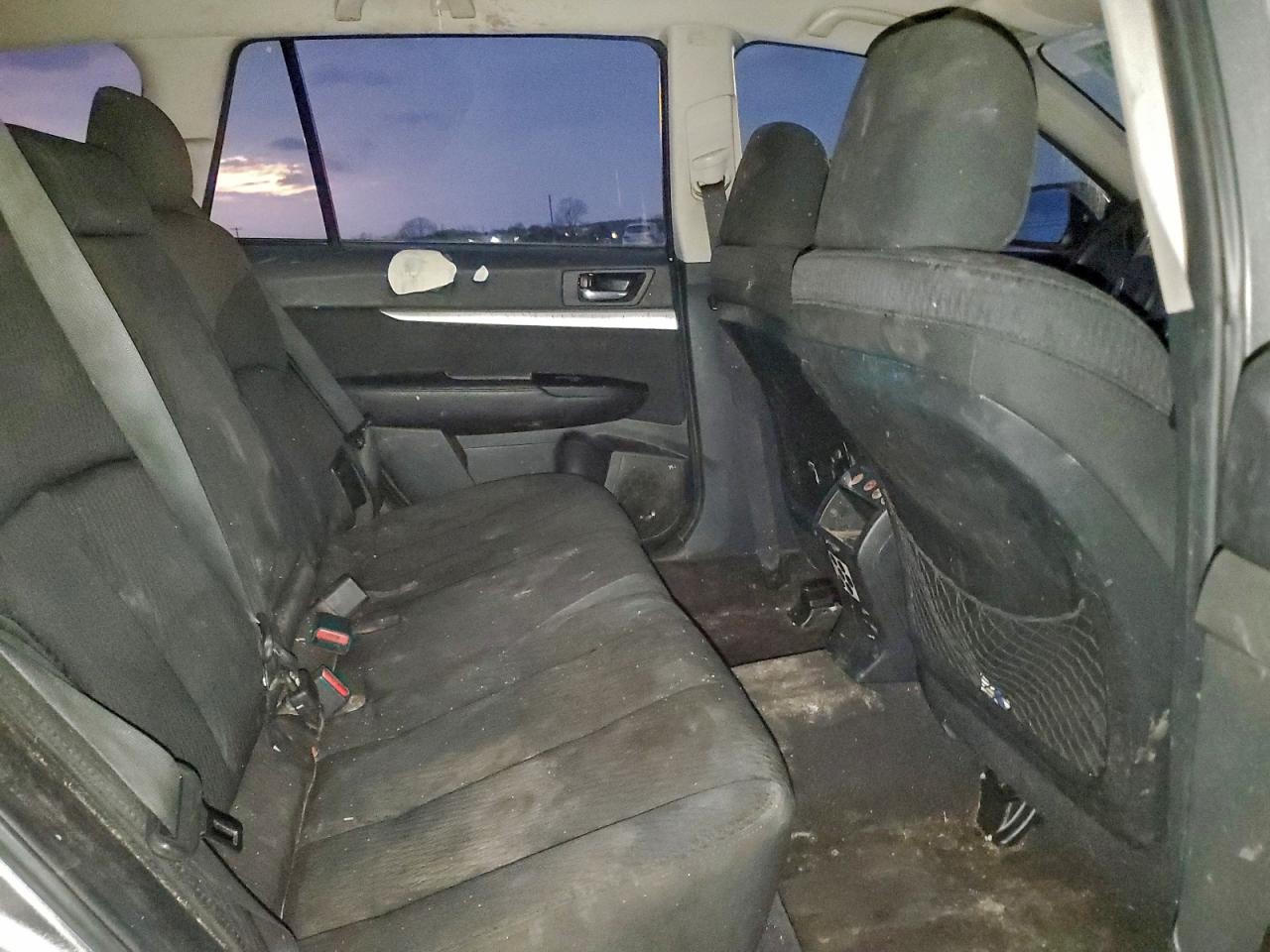 Subaru Outback 2.5i Image 8