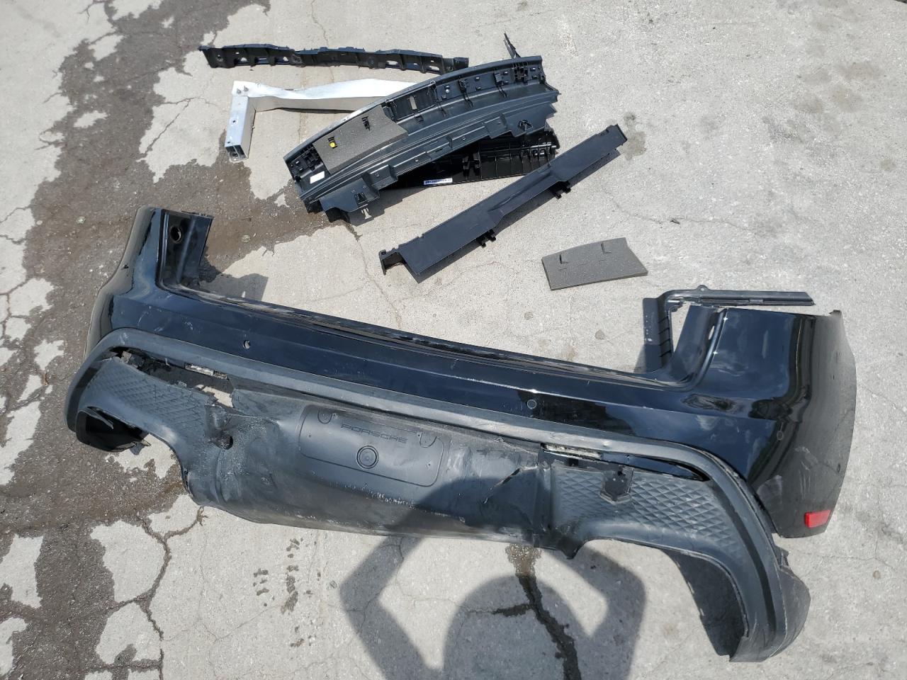 Porsche Macan Base Base Image 12