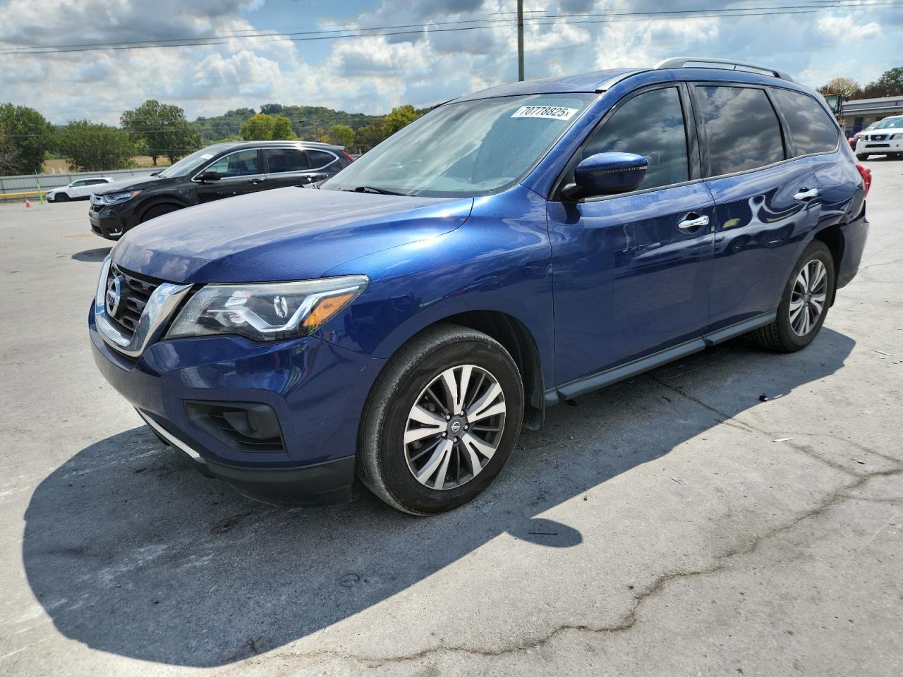 Nissan Pathfinder S Image 1