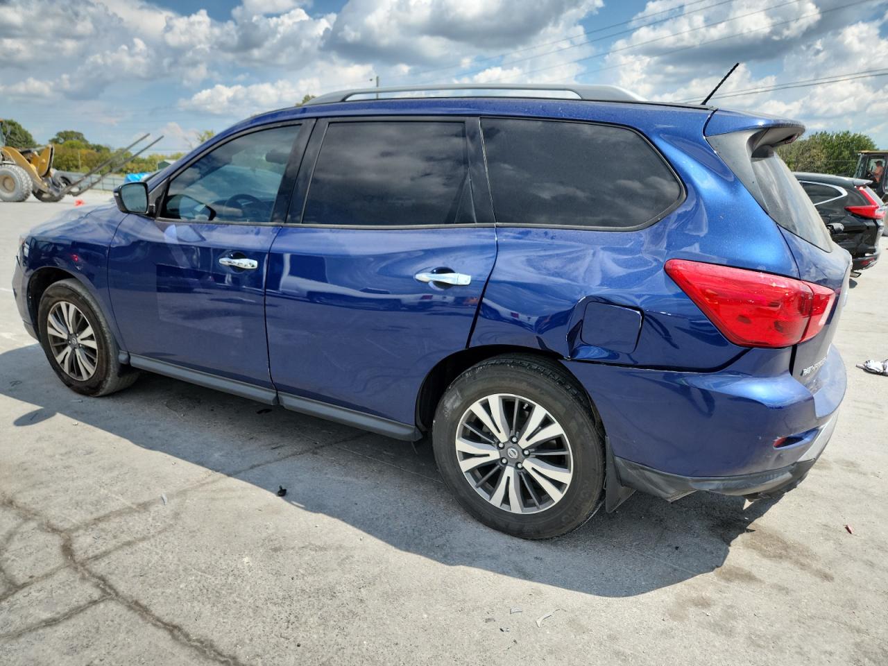 Nissan Pathfinder S Image 2