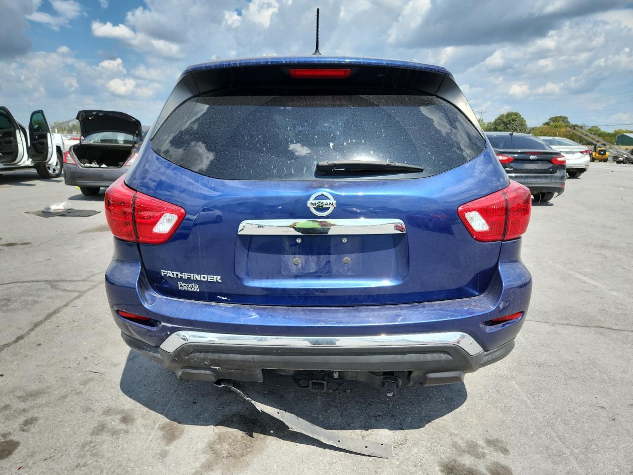 Nissan Pathfinder S Image 9