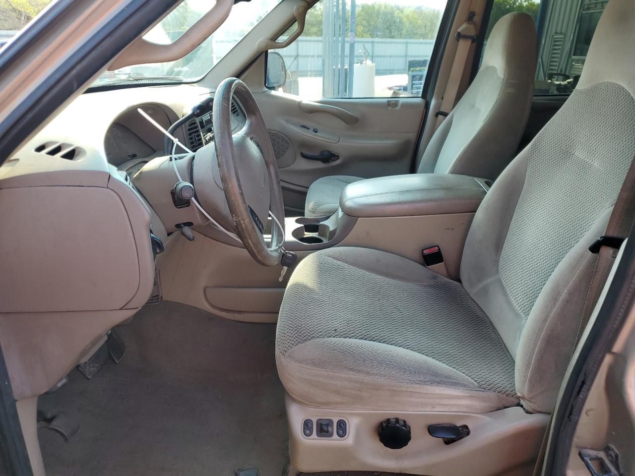 Ford Expedition Xlt Image 4