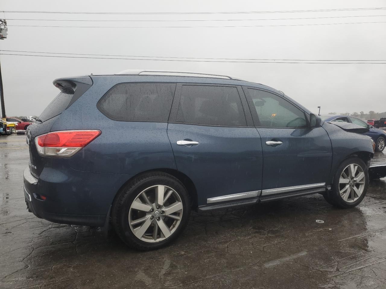Nissan Pathfinder S Image 4