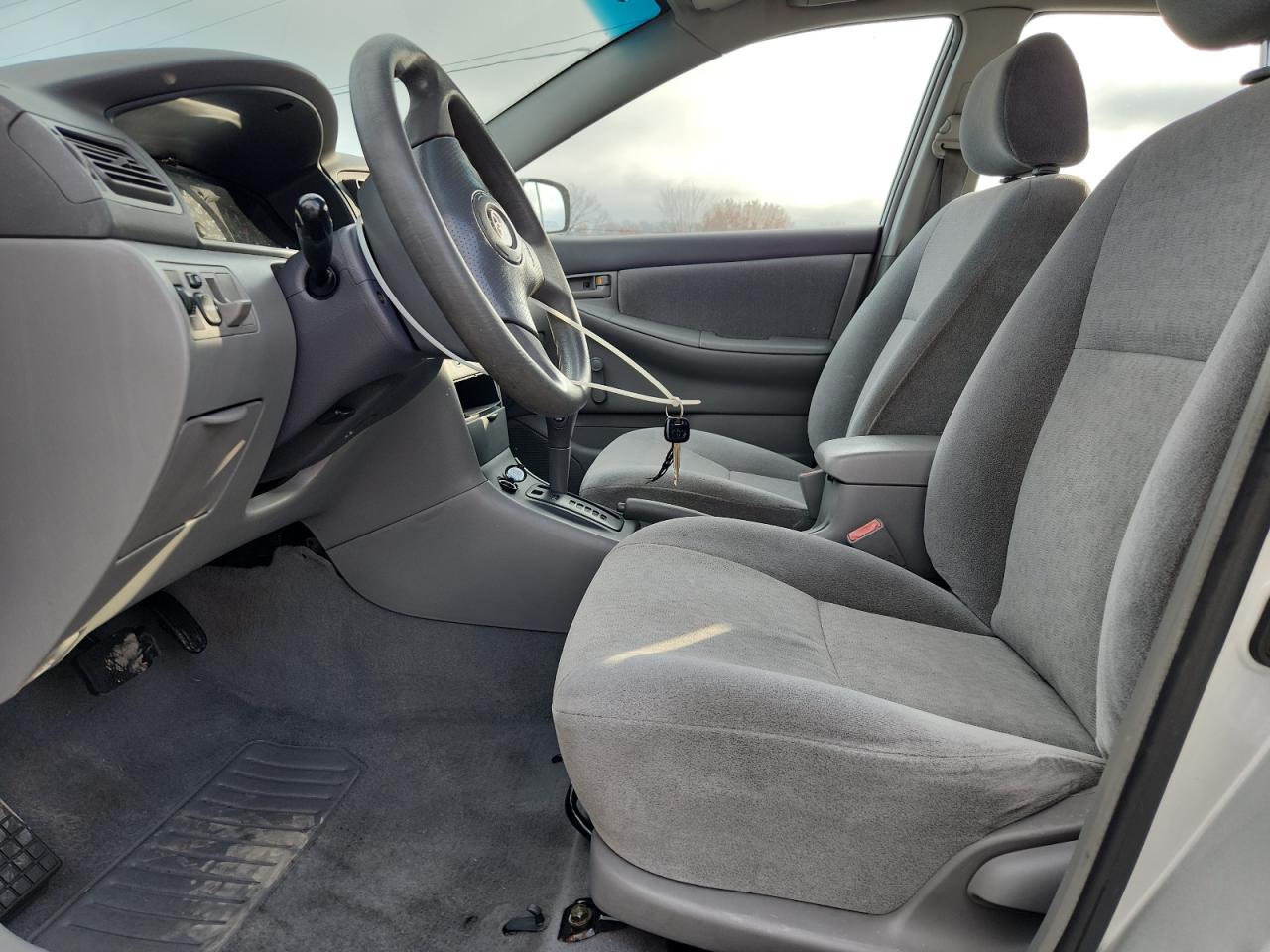 Toyota Corolla Ce Image 8