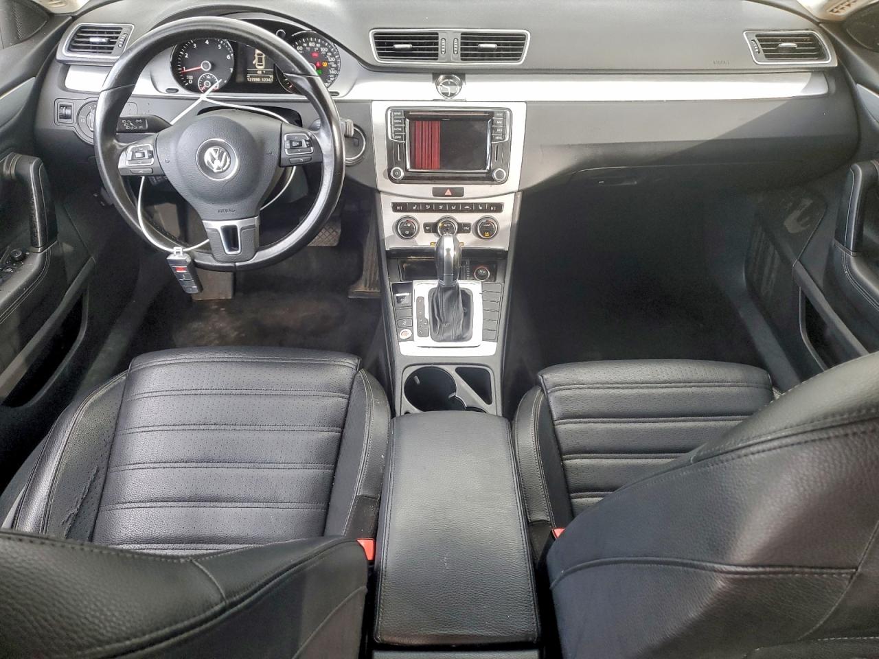 Volkswagen CC Base Image 8