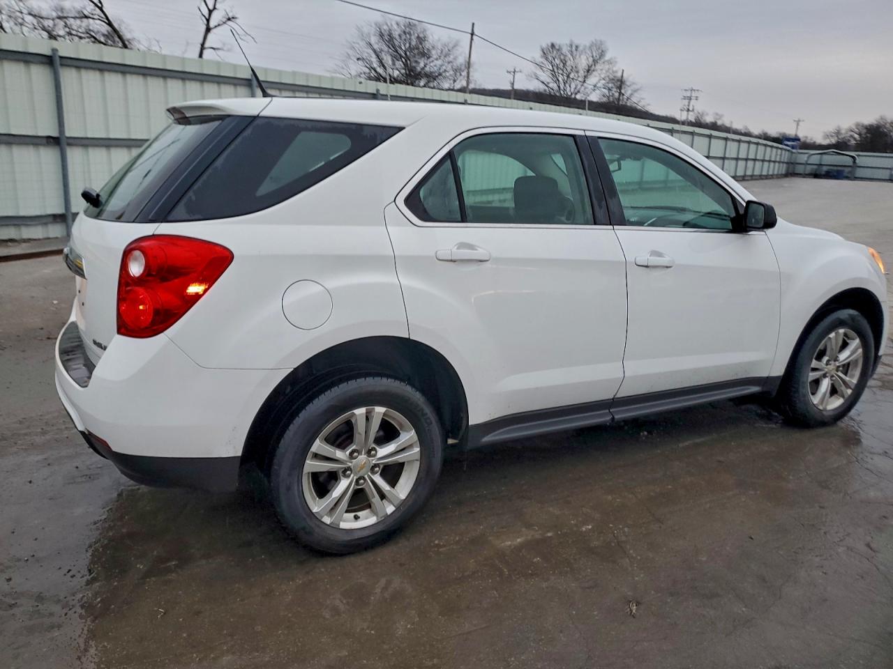 Chevrolet Equinox Ls Image 2