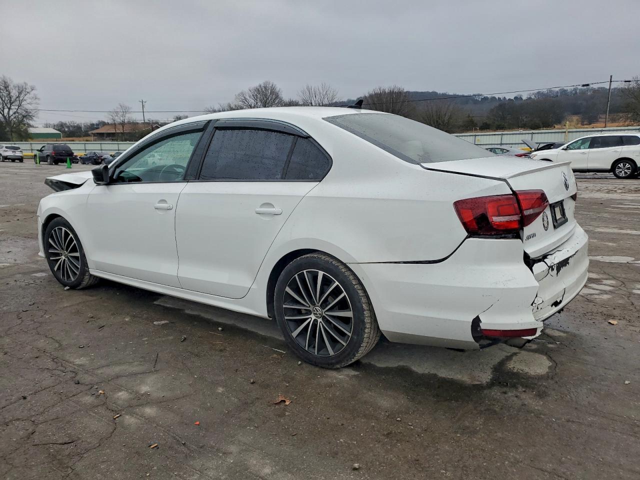 Volkswagen Jetta Sport Image 2