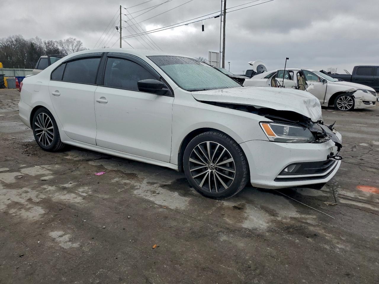 Volkswagen Jetta Sport Image 4