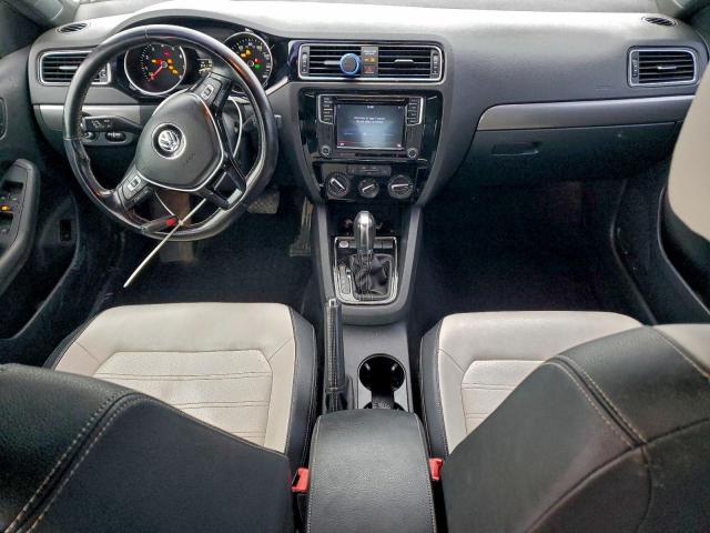 Volkswagen Jetta Sport Image 11