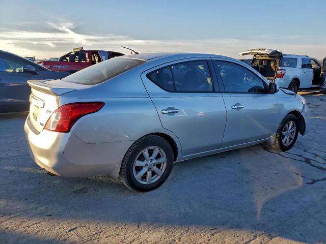 Nissan Versa S Image 9