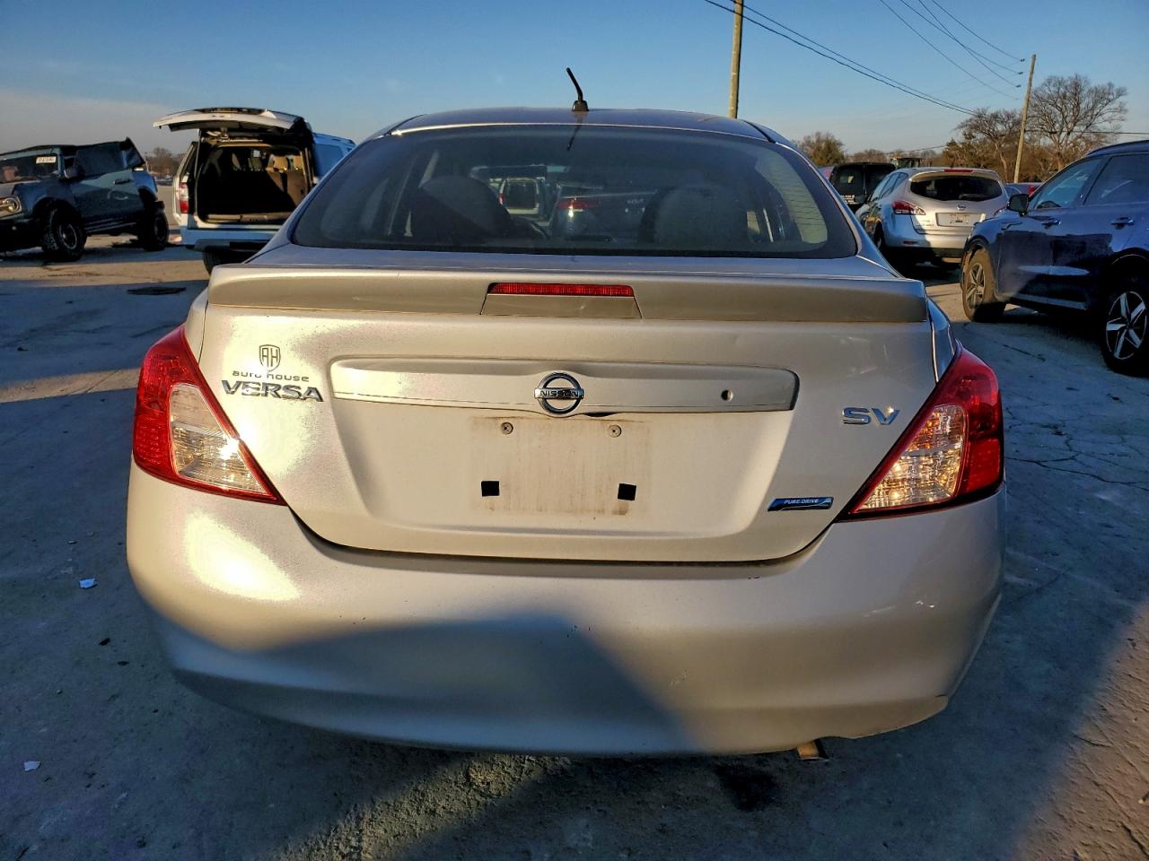 Nissan Versa S Image 4