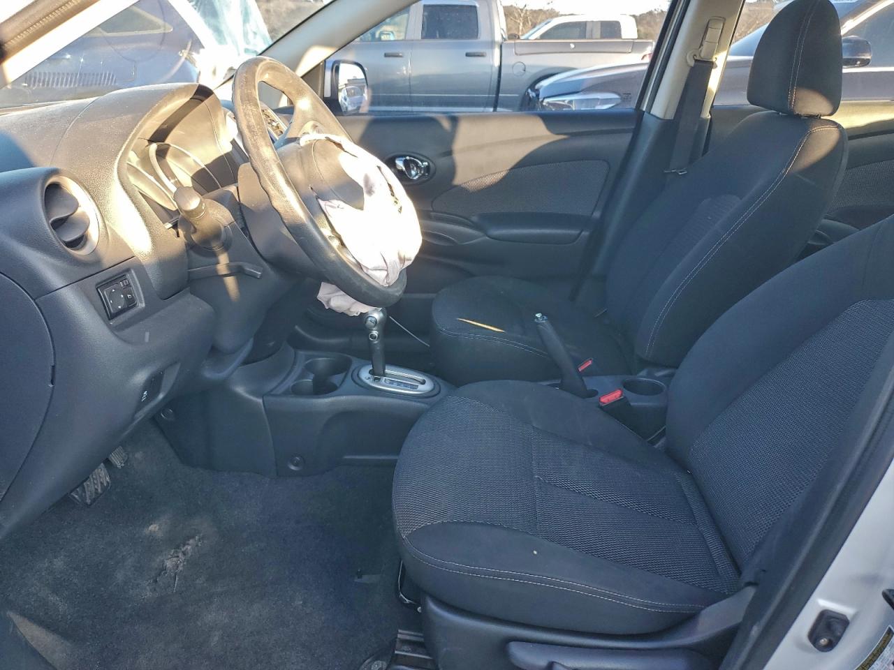 Nissan Versa S Image 8