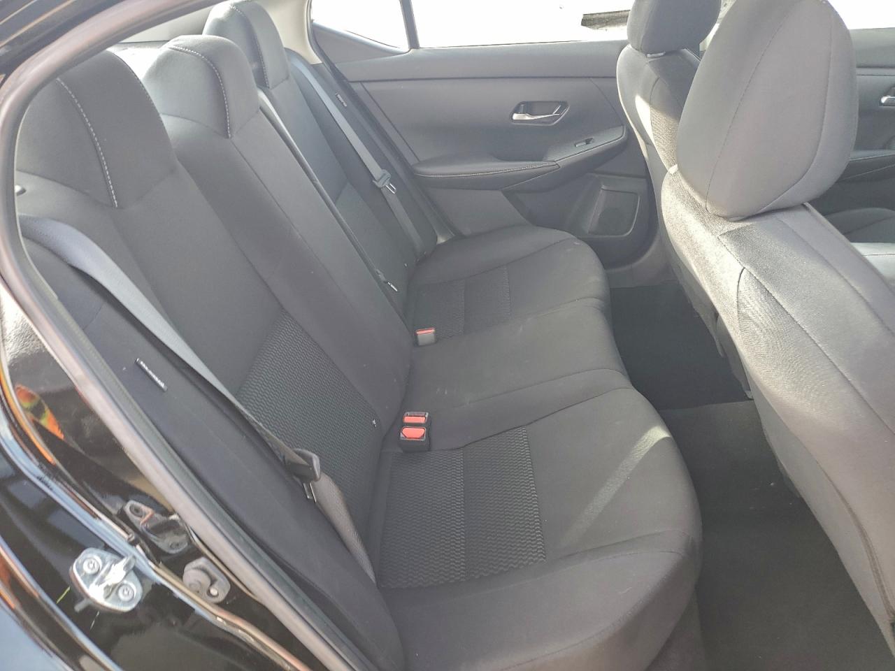 Nissan Sentra S Image 8