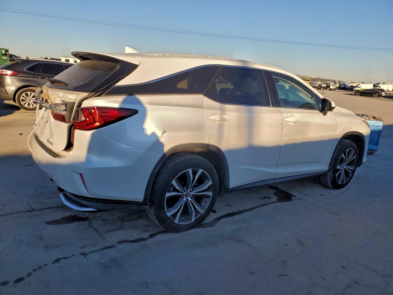 Lexus RX 350 L Image 12