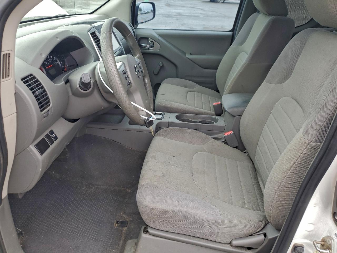 Nissan Frontier S Image 3