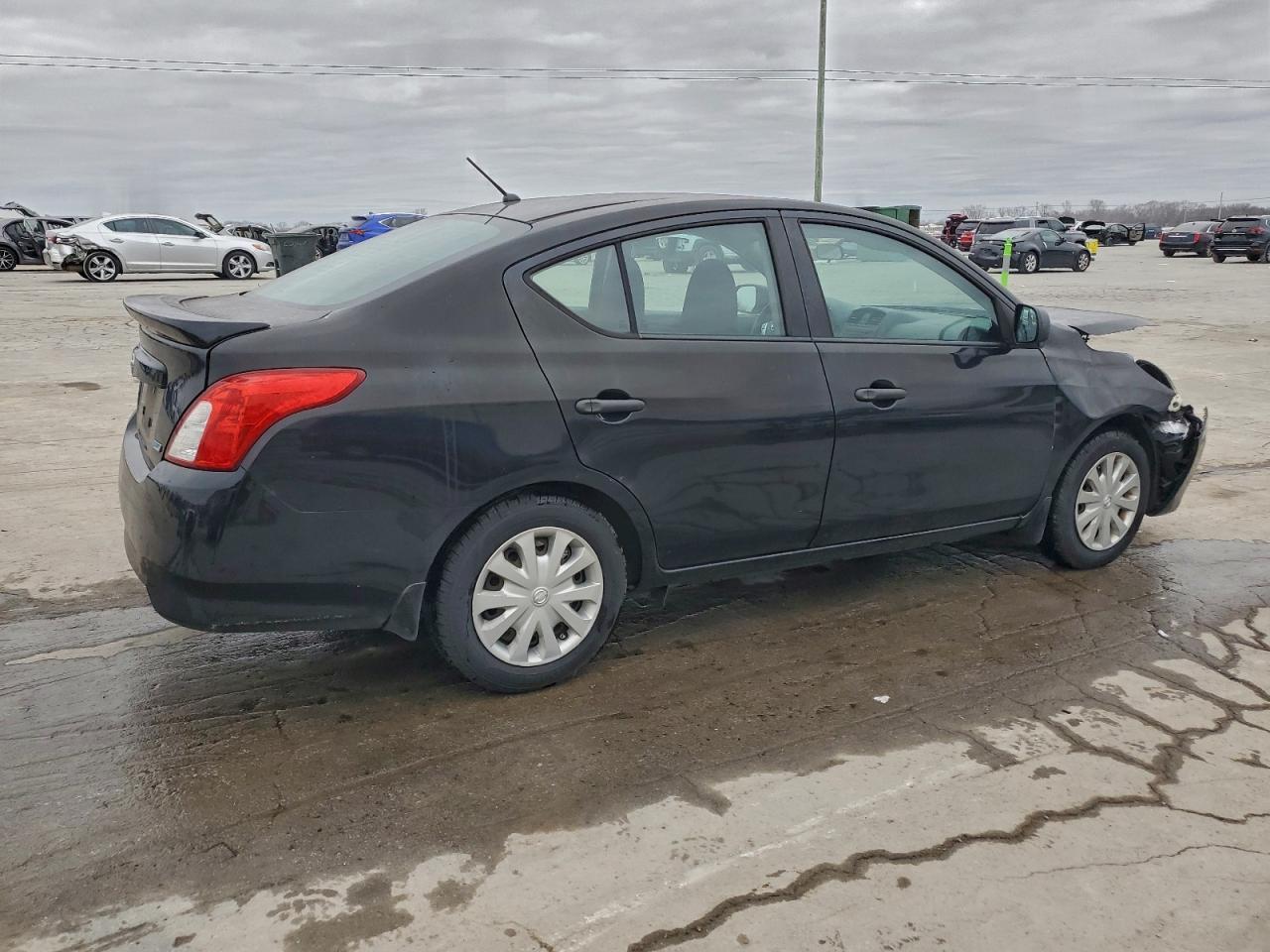 Nissan Versa S Image 5