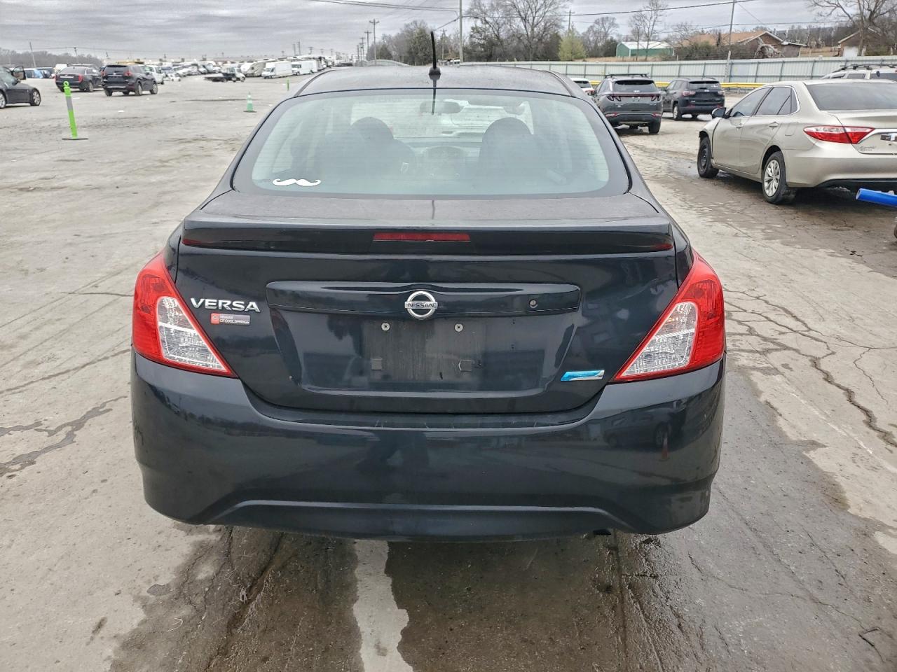 Nissan Versa S Image 9