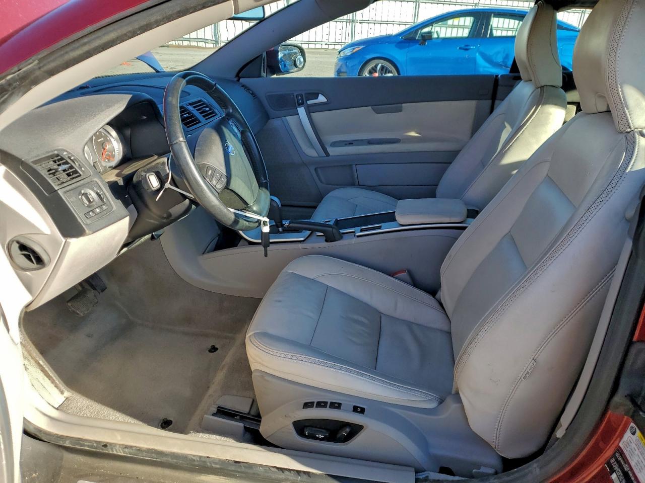 Volvo C70 T5 Image 7