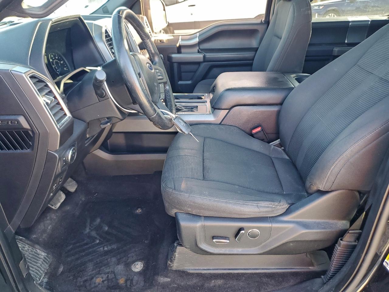 Ford F-150 Supercrew Image 8