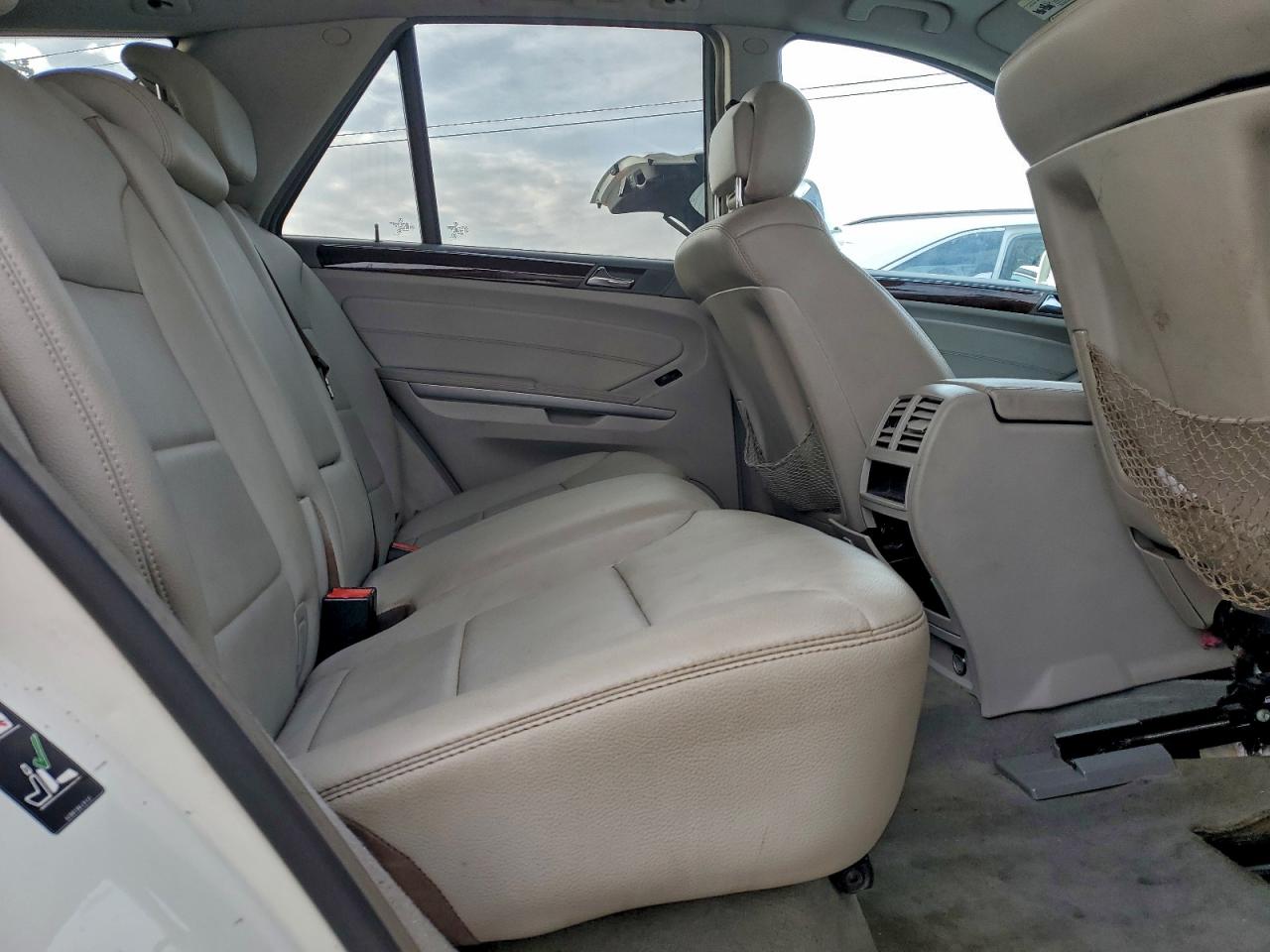 Mercedes-Benz M-Class 350 Image 9