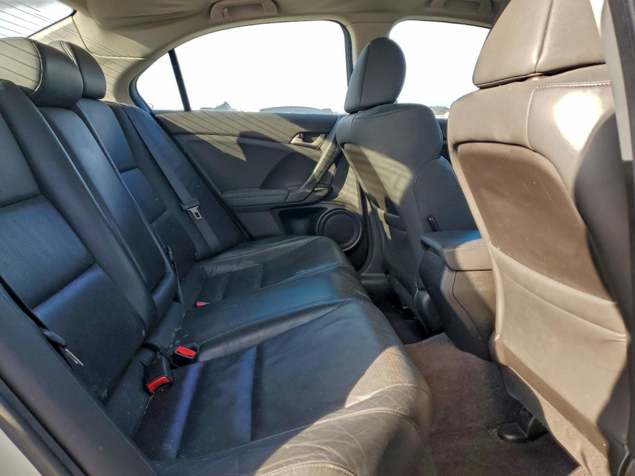 Acura TSX Image 8