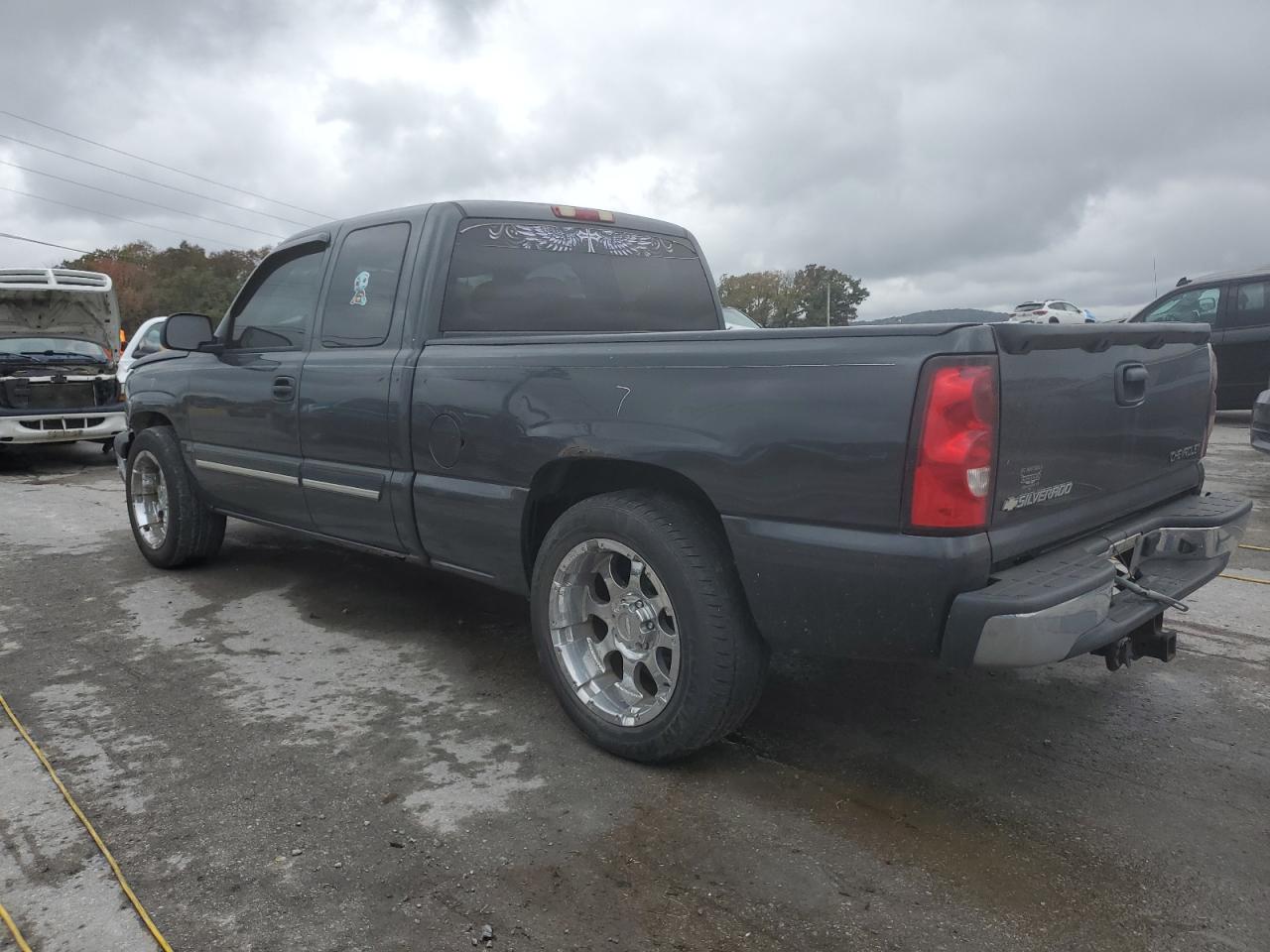 Chevrolet Silverado C1500 Image 2