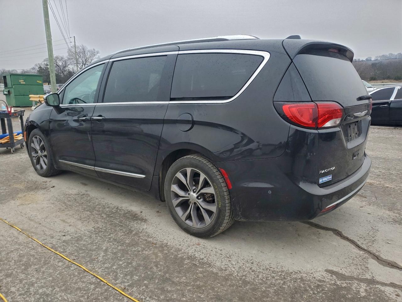 Chrysler Pacifica Limited Image 13