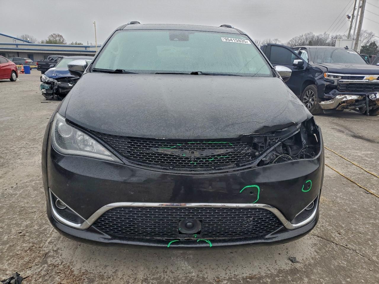 Chrysler Pacifica Limited Image 3