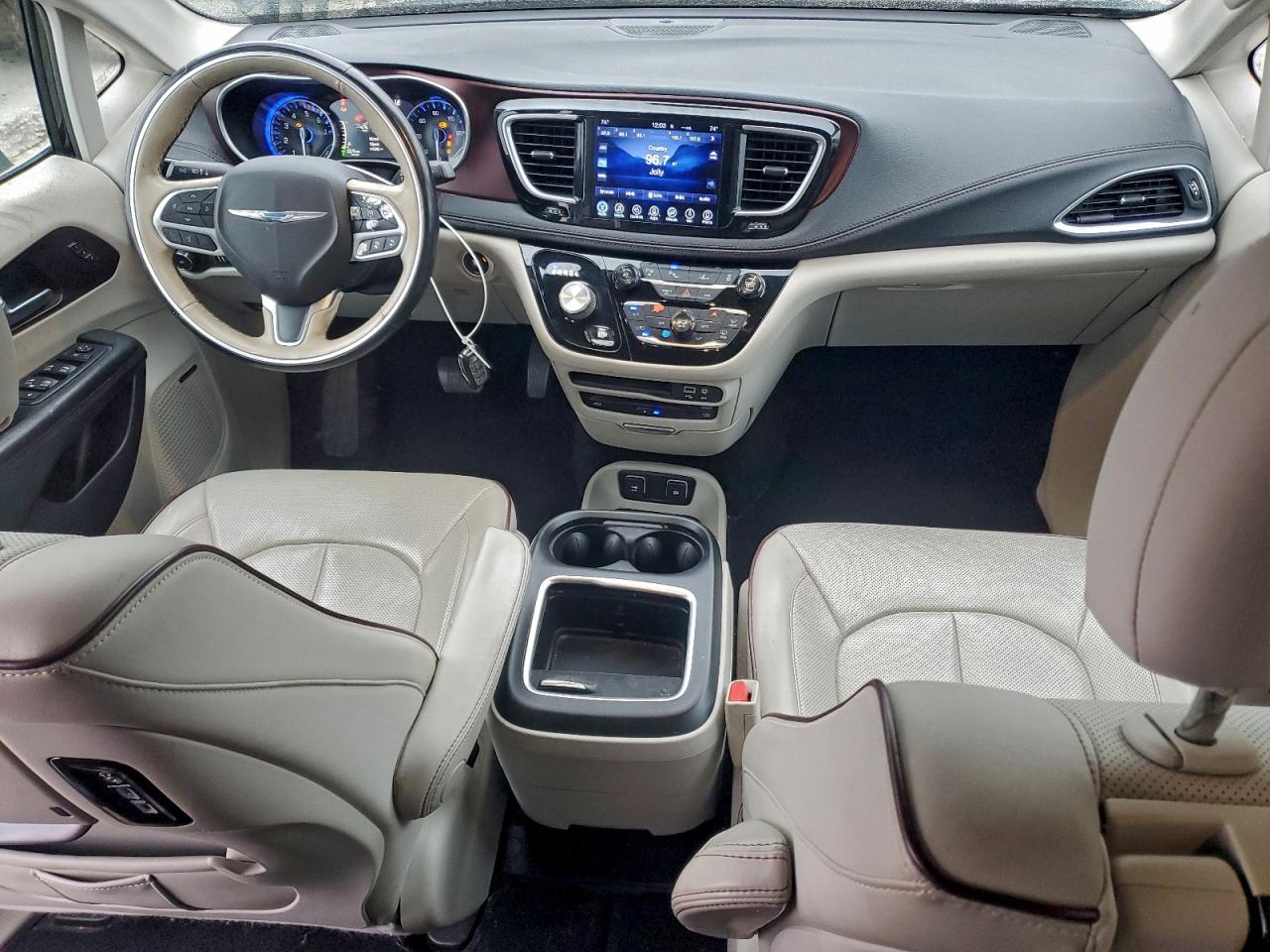 Chrysler Pacifica Limited Image 4